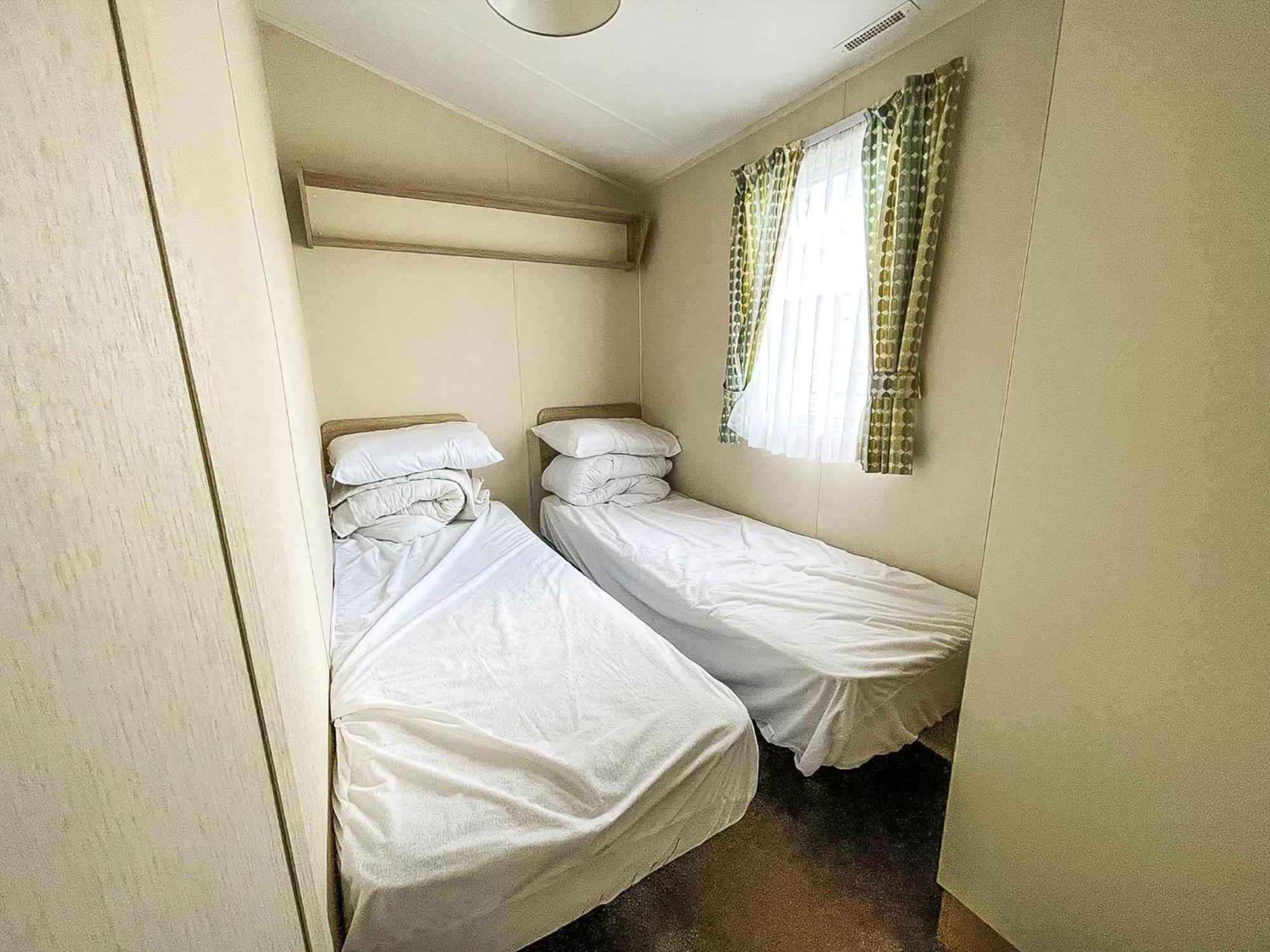 Great 6 Berth Caravan Nearby The Beach In Walton-On-The-Naze Ref 17181X Exterior foto