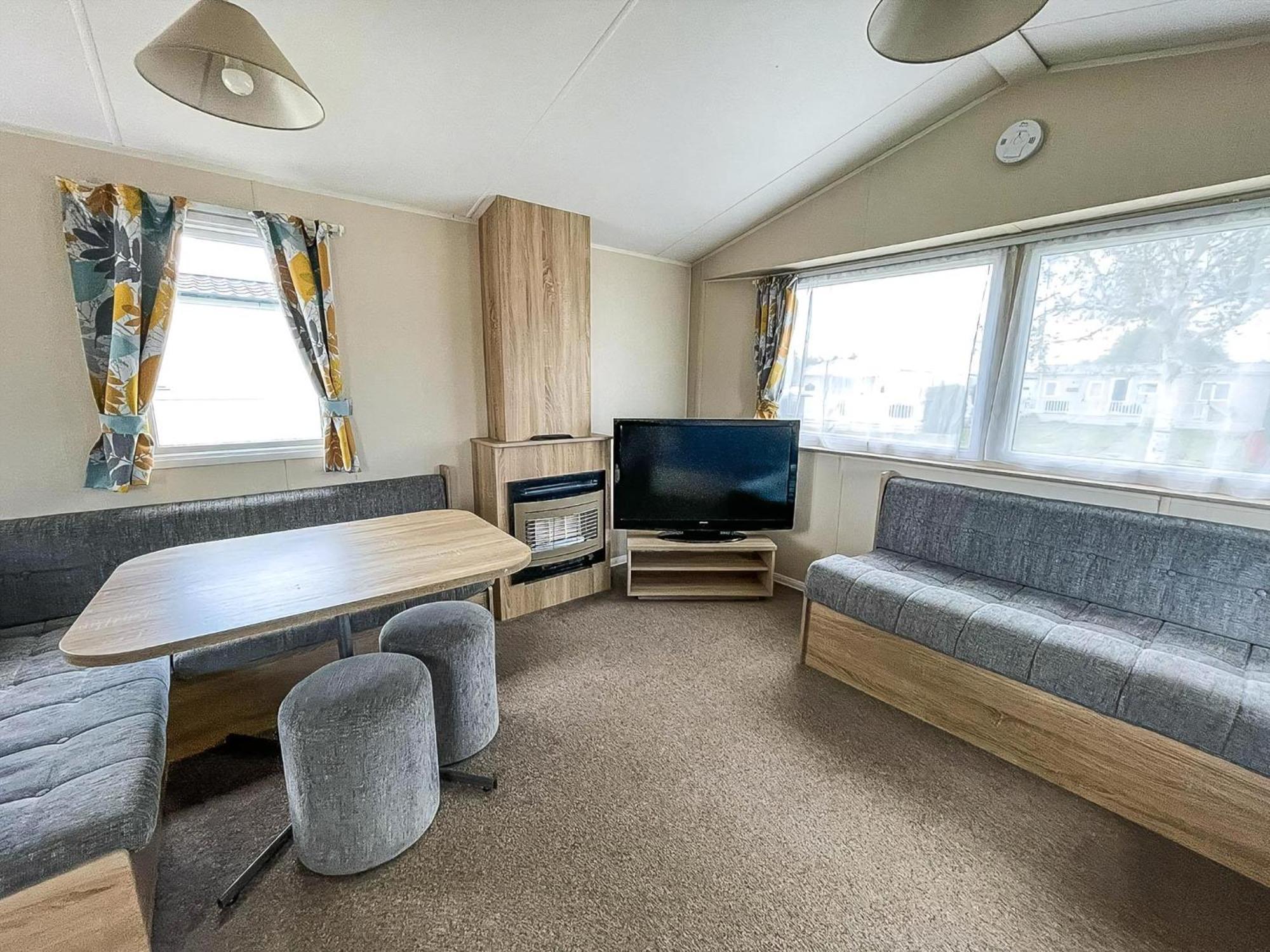 Great 6 Berth Caravan Nearby The Beach In Walton-On-The-Naze Ref 17181X Exterior foto